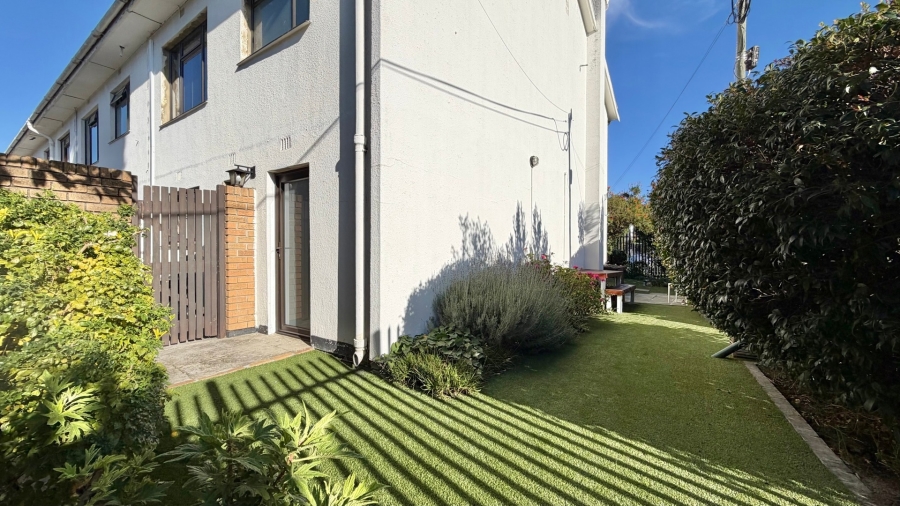 To Let 3 Bedroom Property for Rent in Longdown Western Cape